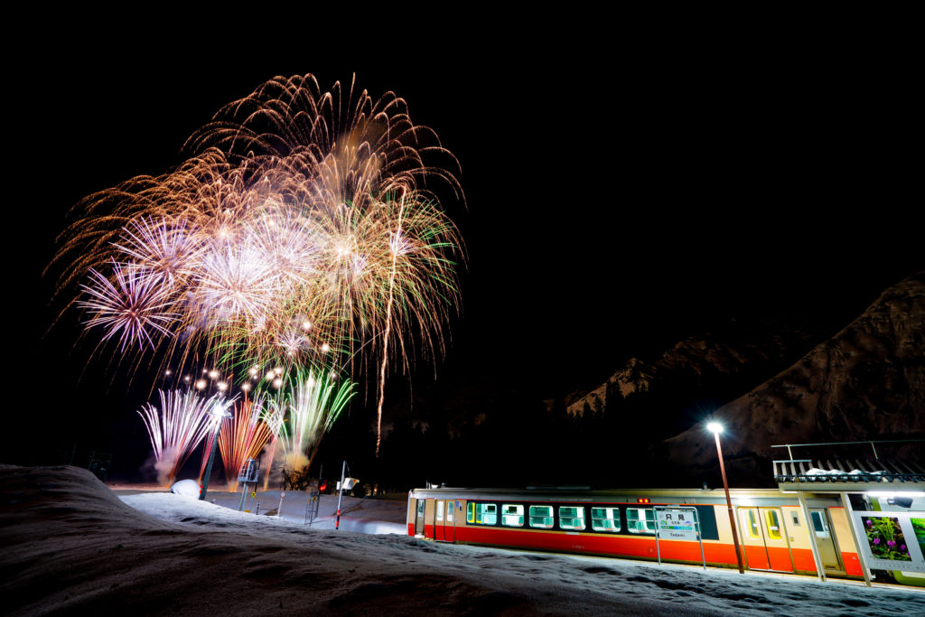 04_【優秀賞】_縁結びの花よ　八十里を越えて咲き誇れ